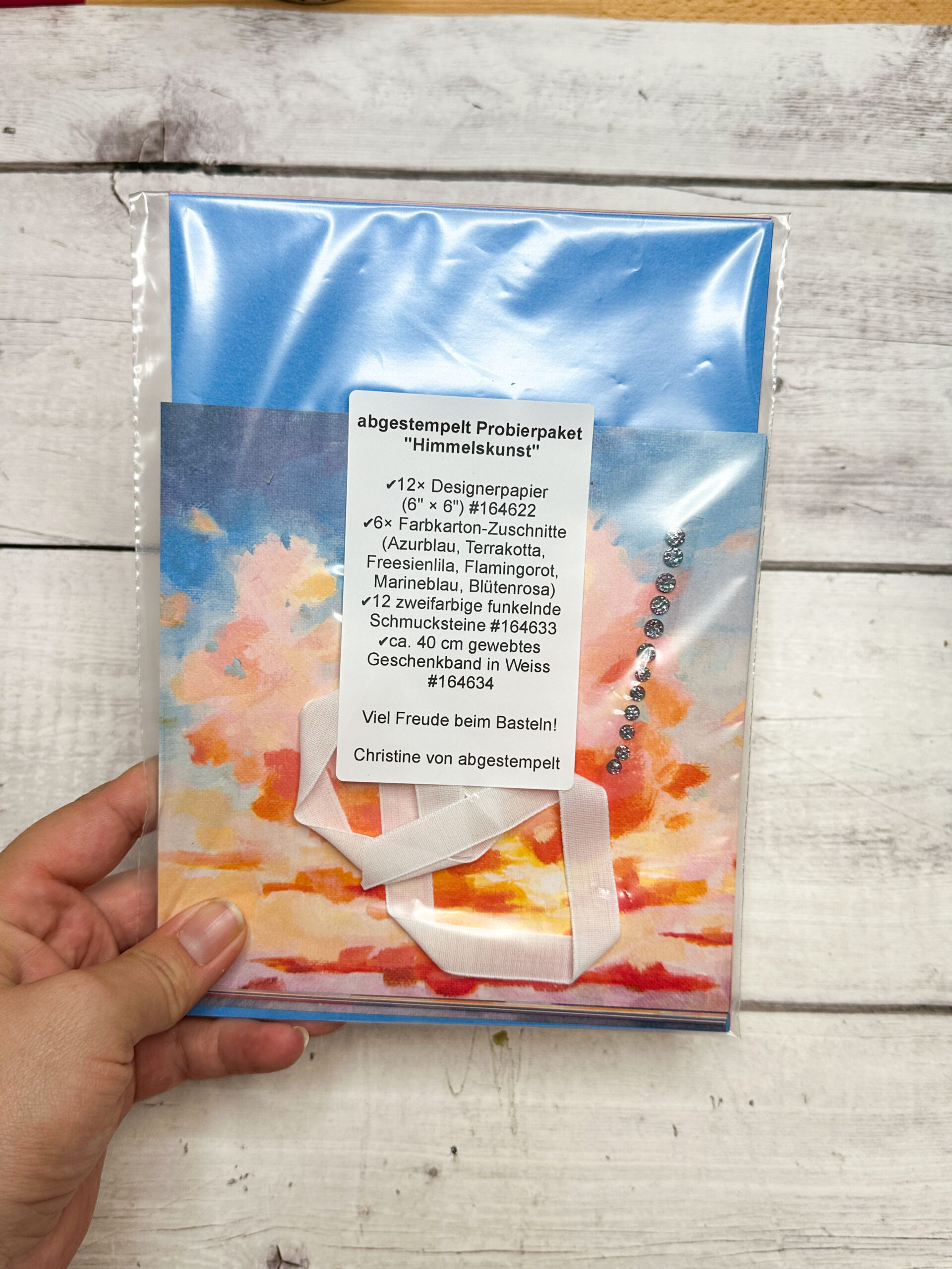 Probierpaket Himmelskunst mit Designerpapier, Farbkarton, Schmucksteinen & Geschenkband – abgestempelt